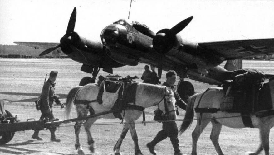 Дальний разведчик Юнкерс Ju 88D-3 борт G2+EH из эскадрильи 1.(F)124 Люфтваффе на аэродроме Алакуртти в Мурманской области – лето 1941 г.